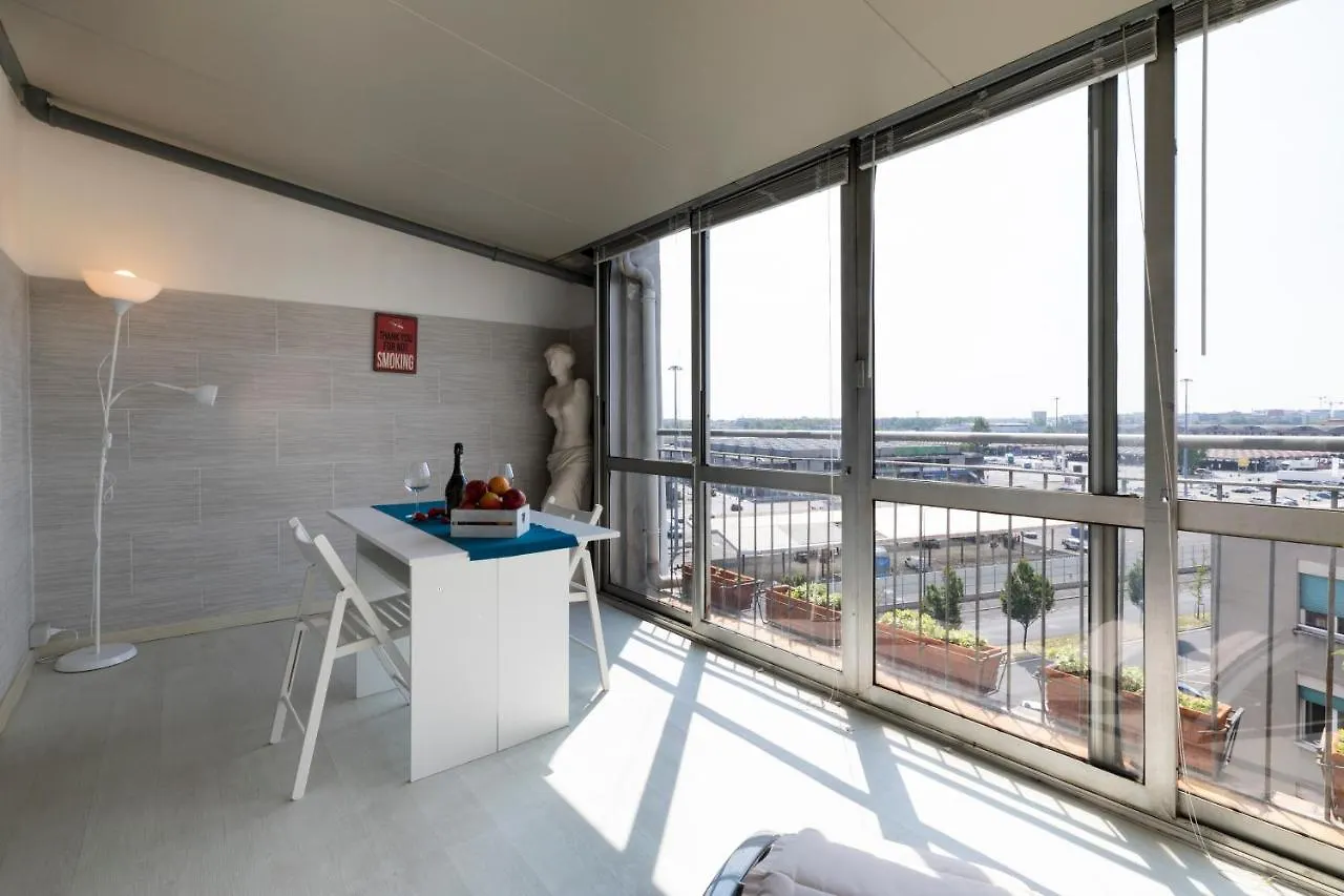 La Veranda - Bright Top Floor Apartment With Views Of The Madonnina Mediolan