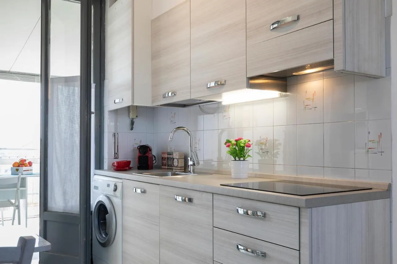 La Veranda - Bright Top Floor Apartment With Views Of The Madonnina Mediolan
