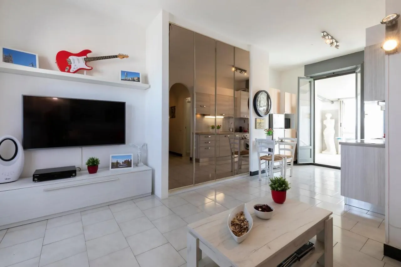 La Veranda - Bright Top Floor Apartment With Views Of The Madonnina Mediolan